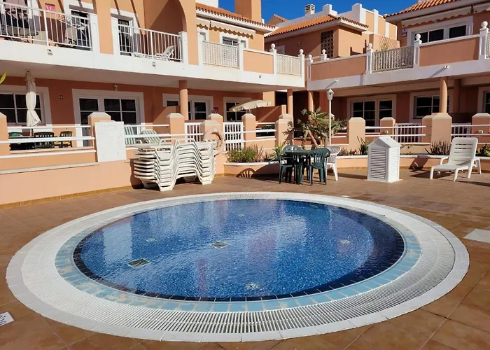 Apartamento Funcional En Residencial Con Piscina En Inmejorable Ubicacion En Centro De La Isla