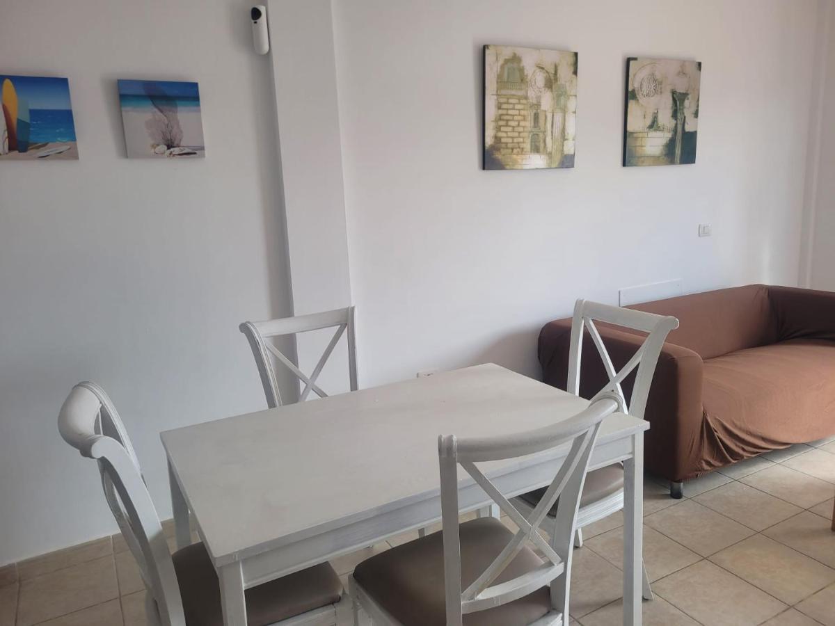 Funcional En Residencial Con Piscina En Inmejorable Ubicacion En Centro De La Isla * Caleta De Fuste