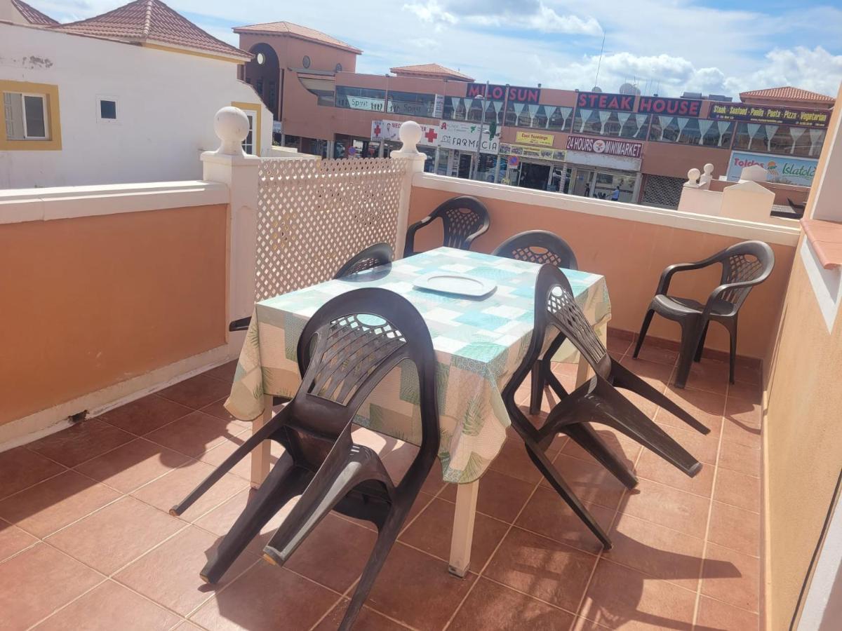 Funcional En Residencial Con Piscina En Inmejorable Ubicacion En Centro De La Isla *